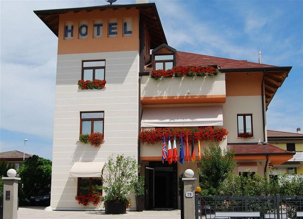 Small Hotel Royal Hotel Rc12 Padova Exterior foto